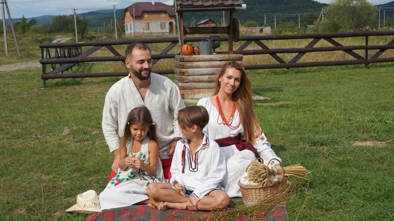 U Dvori Hotel Podgorodtsy Buitenkant foto