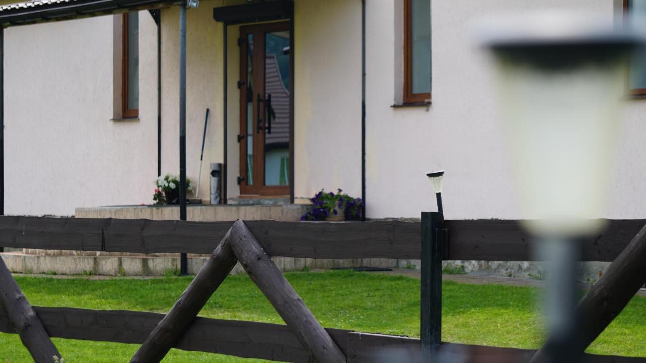 U Dvori Hotel Podgorodtsy Buitenkant foto